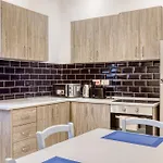 Lovely Maisonette Located In By 360 Estates *