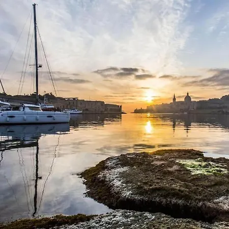 Lovely Maisonette Located In By 360 Estates * Gzira