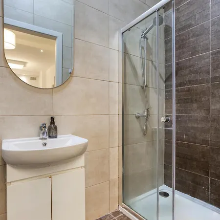 Lovely Maisonette Located In By 360 Estates