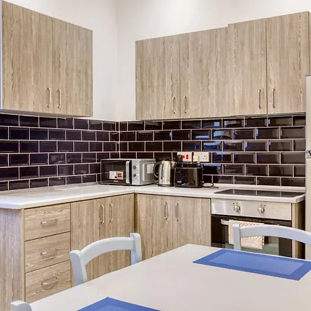 Lovely Maisonette Located In By 360 Estates *