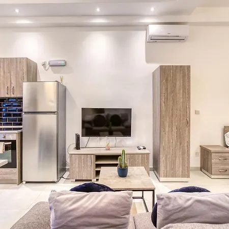 Lovely Maisonette Located In By 360 Estates Apartment