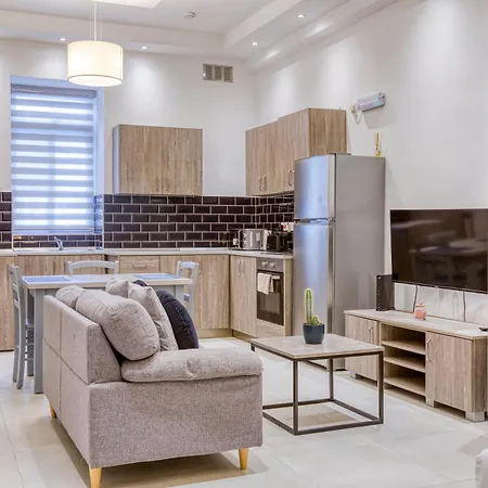 Daire Lovely Maisonette Located In By 360 Estates *