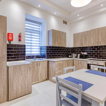 Lovely Maisonette Located In By 360 Estates Apartment *